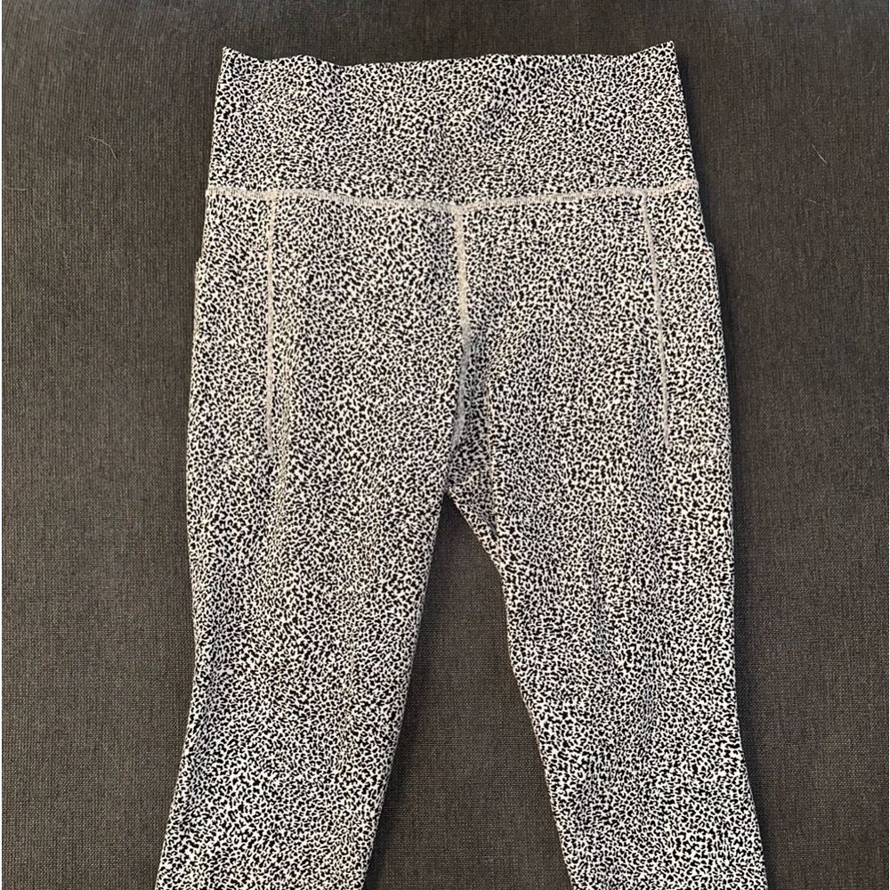 Athleta leggings with pockets on the side